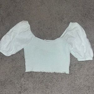 American Eagle: Light Green Puffer Sleeve Crop Top